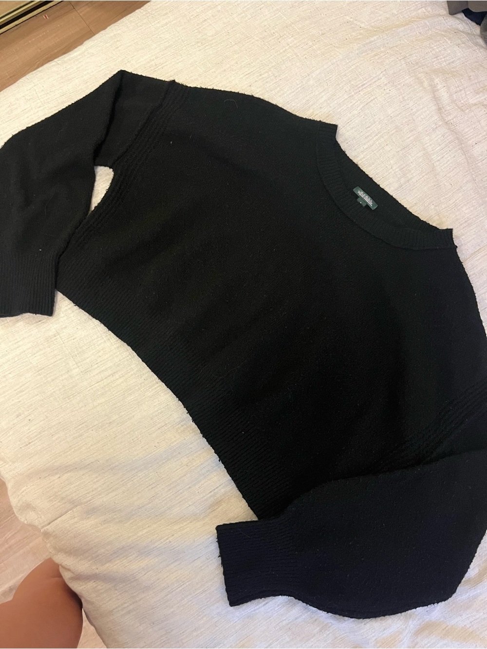 Black Women's cropped Crewneck Sweater